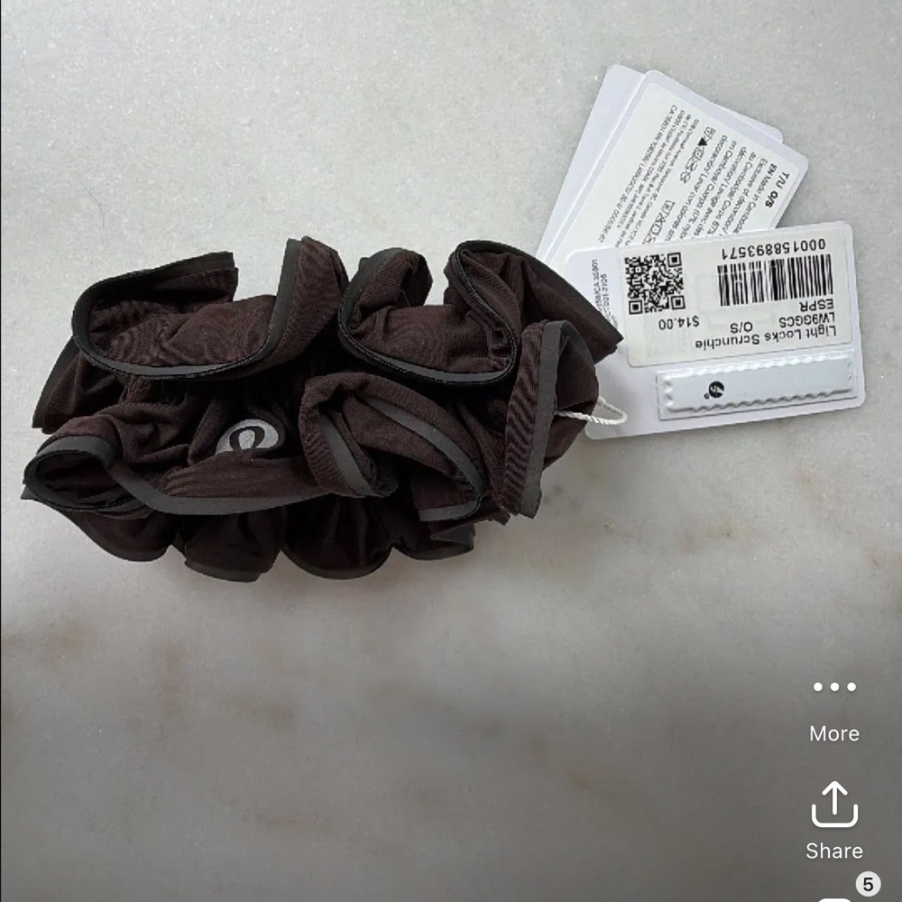 lululemon Expresso light locks scrunchie